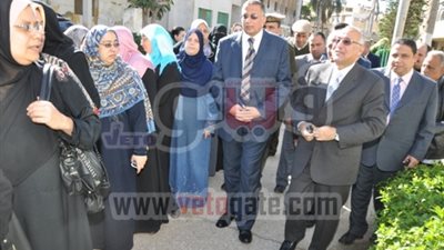 بالصور.. محافظ البحيرة يتفقد سير عملية الاستفتاء