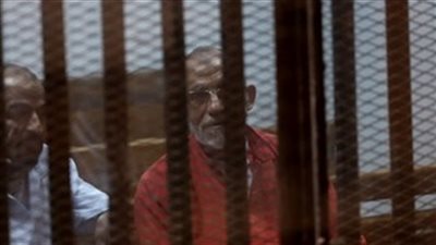 استكمال محاكمة بديع و682 متهما آخرين في «أحداث عنف العدوة»