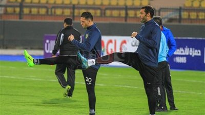 لاعبو دجلة يؤدون عمليات الإحماء باستاد السلام (صور)