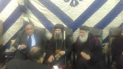 رئيس جامعة حلوان يقدم العزاء في شهداء كنيسة حلوان (صور)