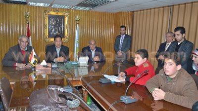 بالصور.. محافظ الغربية يستقبل طلاب الإعدادية وأولياء الأمور