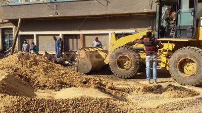 بالصور.. حملة لإزالة التعديات على أملاك الدولة بـ«أبوقرقاص»