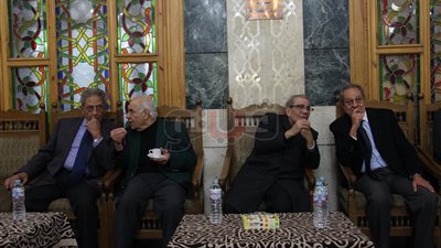 أكاديميون وسياسيون في عزاء صلاح عيسى بعمر مكرم