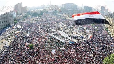 7 حكومات منذ ثورة يناير والنتيجة لم ينجح أحد.. ارتفاع العجز في الموازنة العامة للدولة من 134 مليار جنيه 2011 لـ 240 في 2015.. سياسة الدعم والاقتراض من الخارج لاستكمال المشروعات وزيادة الرواتب