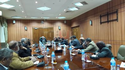 محافظ بورسعيد يطالب رؤساء الأحياء بزيادة معدلات الأداء (صور)