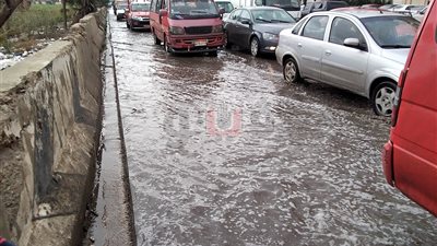شلل مروري بسبب تجمعات مياه الأمطار في شوارع الإسكندرية (صور)