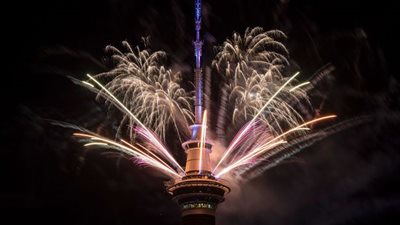 نيوزيلندا تستقبل 2018 بنصف طن من الألعاب النارية (فيديو)