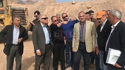 وزير الرى يتفقد أعمال حماية نويبع وطابا من أخطار السيول
