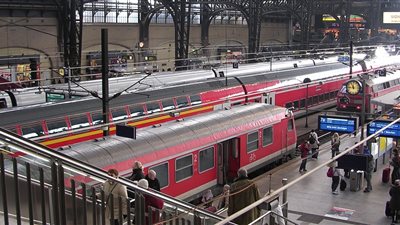 الشرطة الألمانية: توقف حركة القطارات في محطة مترو بسبب دخان غامض