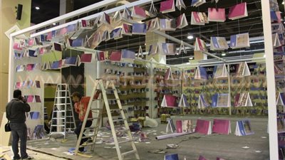 بالفيديو والصور.. «فيتو» ترصد استعدادات أرض المعارض لاستقبال «معرض الكتاب».. دور النشر تخشى سقوط الخيم نتيجة المنخفض الجوي.. تأجير الجناح يصل لـ4 آلاف جنيه.. والهيئة تسير بمبدأ 