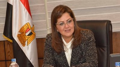 وزيرة التخطيط تطمئن على حالة مصابي حادث حلوان الإرهابي بمعهد ناصر