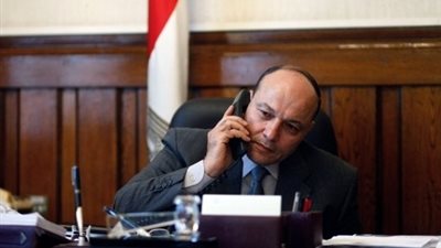 أعضاء النيابة يحتشدون للتظاهر أمام مكتب 