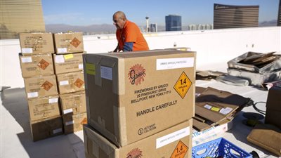 تثبيت الألعاب النارية لعام 2018 أعلى أسطح الملاهي الليلية في لاس فيجاس