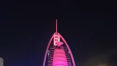 بث مباشر.. ألعاب الليزر تضيء سماء دبي احتفالا بالعام الجديد