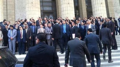 اشتباك بين مؤيدي ومعارضي النائب العام