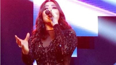 شيرين تتألق بالأسود في حفل رأس السنة بدبي (صور)