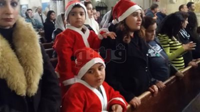 الفرحة عنوان احتفالات المحافظات برأس السنة.. زحام على كورنيش النيل بأسوان.. الإسكندرية ترتدي ملابس بابا نويل.. الألعاب النارية تجتاح قنا.. وإقبال مكثف بكنائس أسيوط