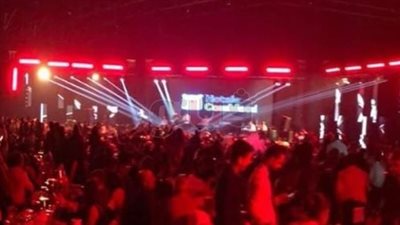 حفل حماقي في رأس السنة بدبي يرفع شعار «كامل العدد» (صور)