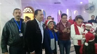 محافظ الأقصر يتفقد عددا من الكنائس ويهنئ الأقباط بعيد الميلاد