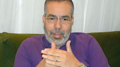 مدحت العدل: انتظر نتيجة الاستفتاء لأعود للميدان