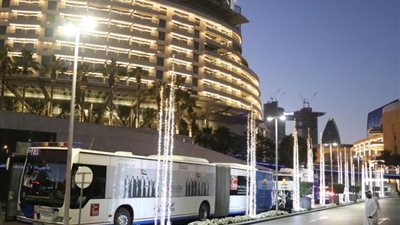 دبي تطلق أطول حافلة إسعاف في العالم بليلة رأس السنة