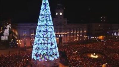 إسبانيا تستقبل العام الجديد بتقليد غريب (فيديو)