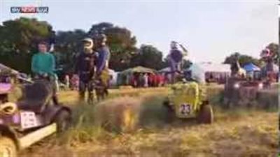 بالفيديو..أغرب سباق في ريف بريطانيا