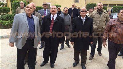 بالصور.. رئيس جامعة طنطا يواصل جولته بالكليات ليطمئن على الطلاب