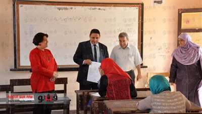 بالصور.. وكيل وزارة التعليم بالبحيرة يتفقد سير الامتحانات