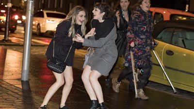 ملابس عارية وخمور وخناقات.. فضائح رأس السنة في بريطانيا (صور)