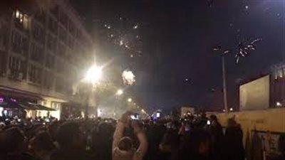 العالم يحتفل بالعام الجديد.. «دبي» تبهر العالم.. البريطانيون يستقبلونه بملابس جريئة.. الألعاب النارية تزين ألمانيا.. قطر منبوذة خليجيا.. وعرس جماعي في إندونيسيا (فيديو وصور)