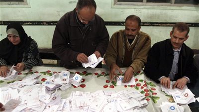 العريان: الاستفتاء غارق فى التزوير وباطل