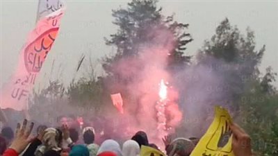 مسيرة بالشماريخ والألعاب النارية لأنصار المعزول في «ناهيا»