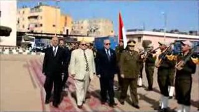 بالفيديو.. محافظ الدقهلية يضع إكليل زهور على نصب شهداء الشرطة