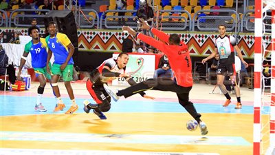 بالصور..الشوط الأول.. «فراعنة اليد» يتقدم على الجابون في البطولة الأفريقية