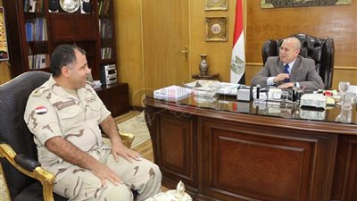 محافظ دمياط يلتقي المستشار العسكري الجديد لمواجهة منافذ البيع المجهولة