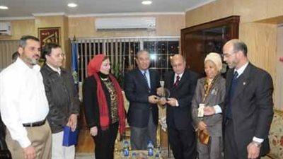 محافظ أسوان يستقبل اللجنة الأوليمبية المصرية