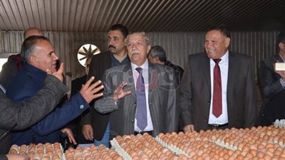 محافظ الإسماعيلية يتفقد مشروعات شركة الصالحية للتنمية الزراعية (صور)