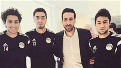 بالصور.. أبوتريكة يزور معسكر منتخب الشباب بالجزائر