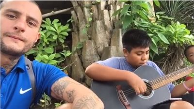 أحمد الفيشاوي يعرض موهبة طفل من إندونيسيا (فيديو)