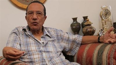 بأمر الدستور..محافظ المركزي والدستورية وقنديل بيد الإخوان..وطوارىء فى الرئاسة بسبب