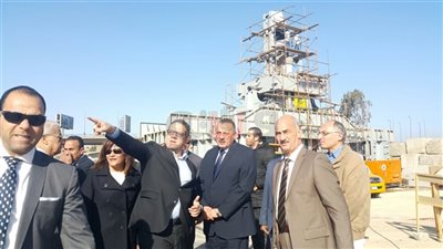 فصل تمثال رمسيس الثاني عن قاعدته لنقله للبهو العظيم بالمتحف الكبير