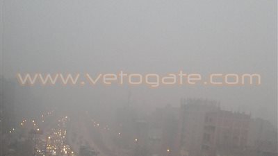 بالصور.. شبورة مائية كثيفة على «الطريق الدائري»