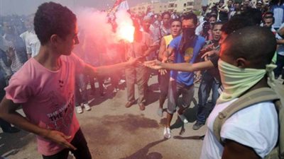 مشادات كلامية بين أهالي حلوان وعناصر الإرهابية بسبب الشماريخ