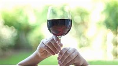 48 % من الفرنسيين يجهلون الوقت المناسب لتناول كوب النبيذ