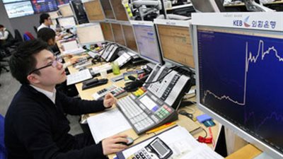 «مؤشر نيكي» يهوي أكثر من 2 % مع إقبال المستثمرين على البيع