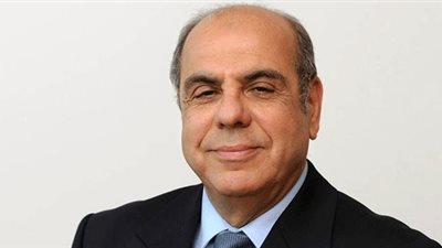 «منتخب 97» يهدي درع الاتحاد لـ«روراوة» وسفير مصر في الجزائر