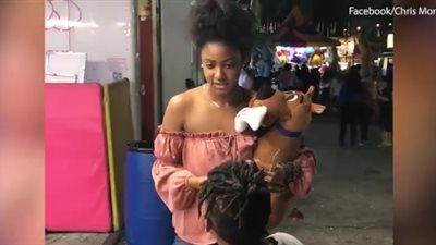 رد فعل غير متوقع لفتاة طلب حبيبها الزواج منها في الشارع (فيديو)