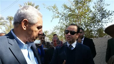 وزيرا الصناعة والتخطيط يتفقدان مصنع ملابس سيدات بالمعنا بقنا (فيديو)