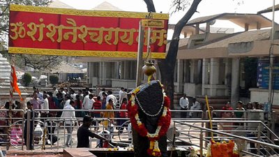 منظمات نسائية هندية تهدد باقتحام معبد هندوسي بالهليكوبتر